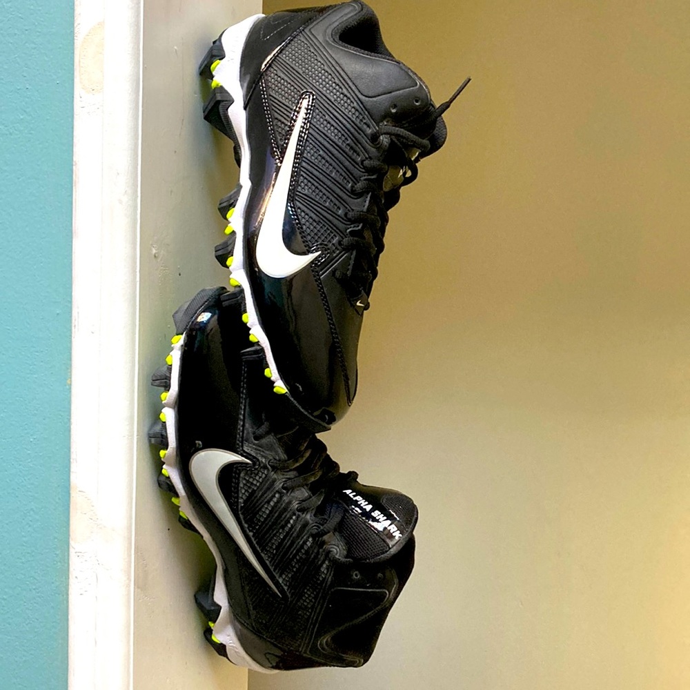 Nike alpha shark 3/4 football shoes new never worn no bo size 7.5 mens